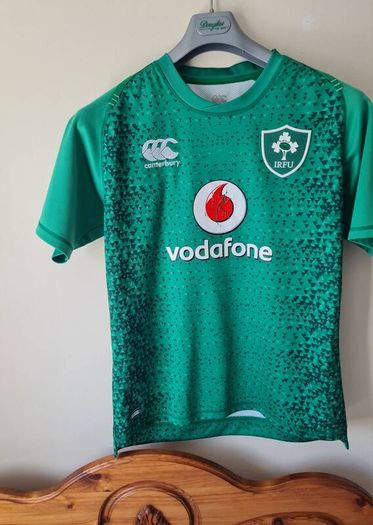 2018-20 Canterbury ireland rugby shirt Size large in good condition