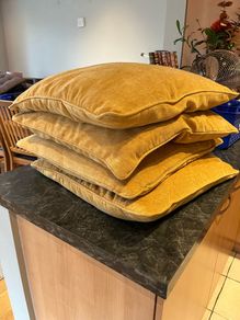 4 yellow Cushions