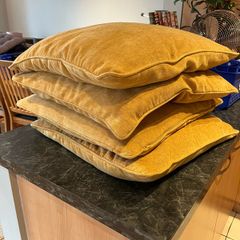 4 yellow Cushions