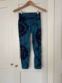 Pink Victoria's Secret leggings in tie dye print, in blue and navy