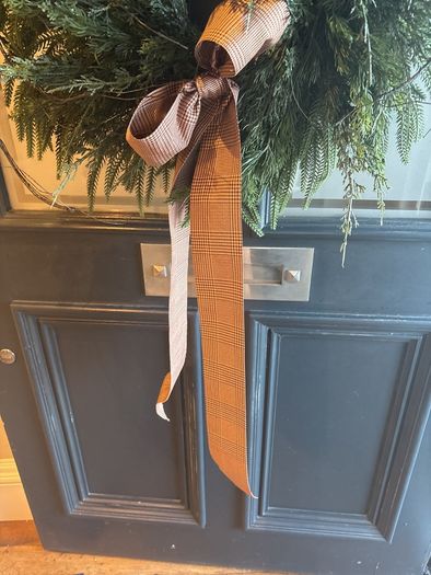 Stunning over 70 cm faux wreath vintage bow and antlers