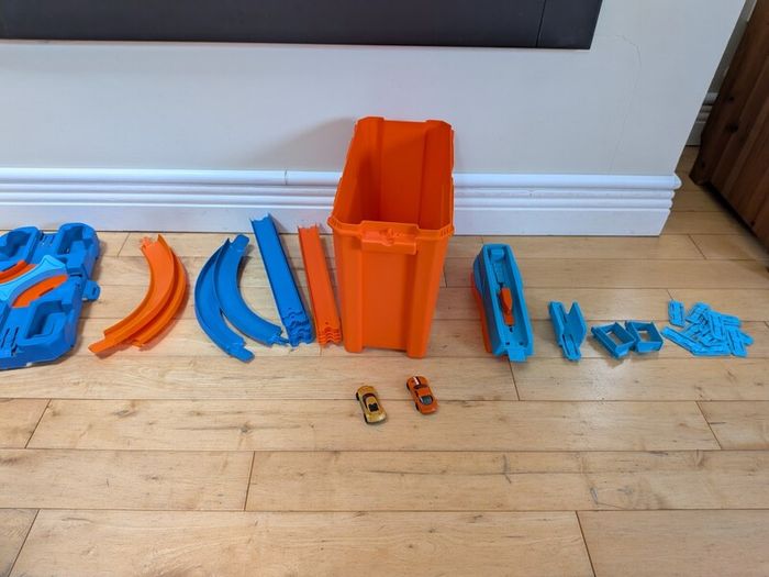 Hot Wheels car tracks and cars