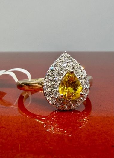 Gold Luxuriant 9K Yellow Gold AAA Loop Clean Chantaburi Yellow Sapphire & Lab Grown Diamond