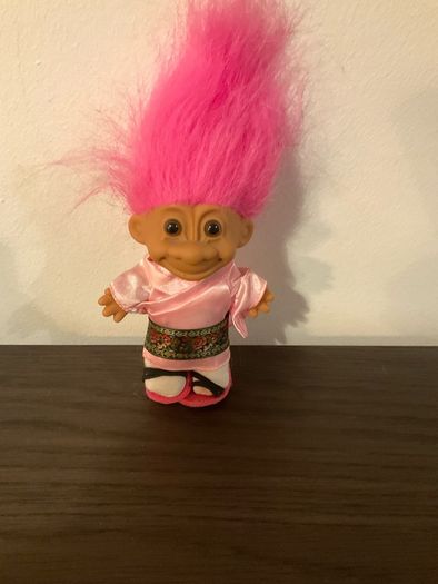Vintage RUSS TROLL DOLL Fuchsia Hair JAPANESE Around The World JAPAN w Slippers