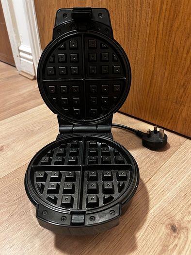 Waffle or snack maker
