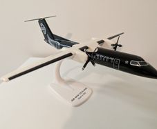 Air New Zealand 1:100 scale model airplane, Bombardier Dash 8-300 aircraft, NEW