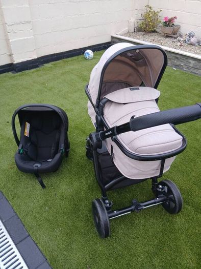 panorama xti 2-in-1 buggy with carseat and rain cover and next to me
