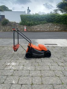 Electric lawnmower