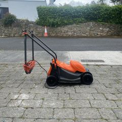 Electric lawnmower