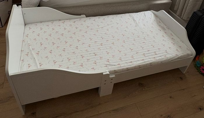 Kids junior bed
