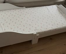 Kids junior bed