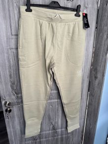 BNWT Under Armour Bottoms - XL