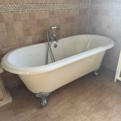 Victorian style roll top bath