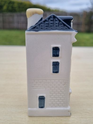 KLM House 74, a miniature house made of Delft Blue ceramic