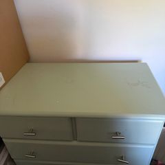 chest of drawers & 2 bedside lockers