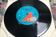 The Quads - There Must Be Thousands (1979) 7"