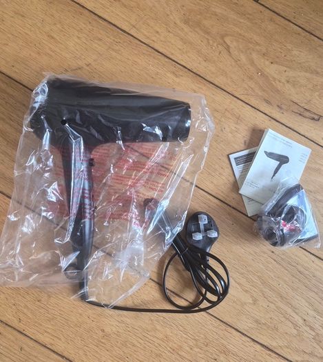 Philips DryCare ThermoProtect 2100W Hairdryer HP8230 Brand New in Box