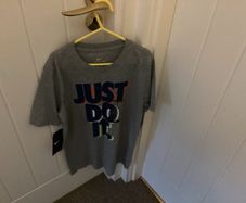 Nike grey T-shirt BNWT age 10/12