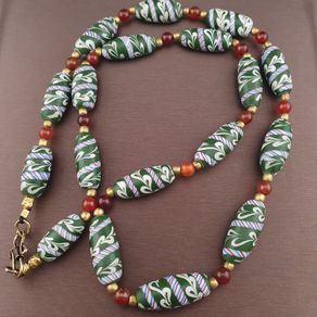 Vintage Venetian Style Feather Desgin Glass Beads Necklace