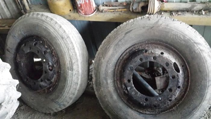 Tractor trailer wheels