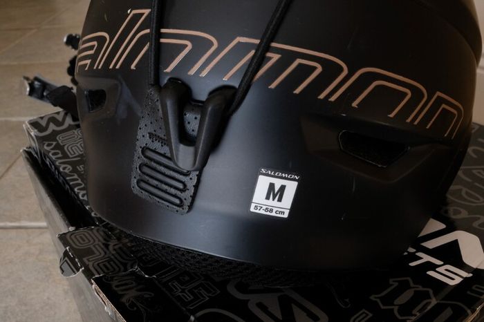 Snowboard, bindings and helmet