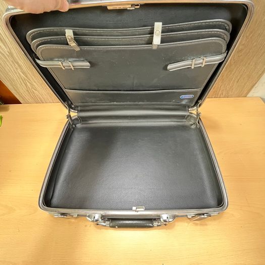 Vintage American Tourister Black Hard Shell Escort Slim Briefcase - No Code