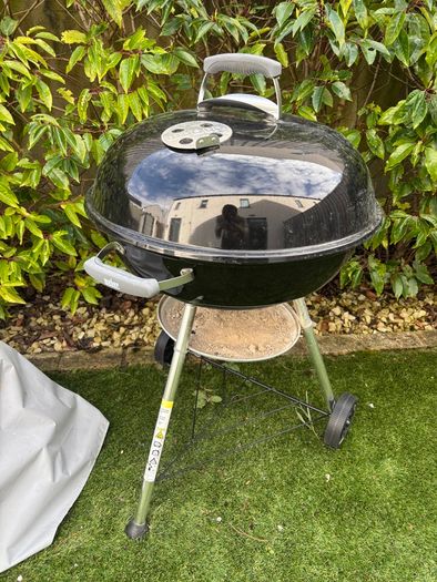 Weber 57cm Compact Kettle BBQ