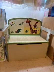 Kids bookshelf and matching bench with convertible bench