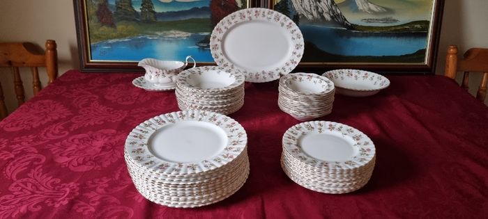 92 Pc. Royal Albert Winsome Bone China Gold Gilt Dinner, Coffee And Tea Service / Set For 12 Person Setting Made In England