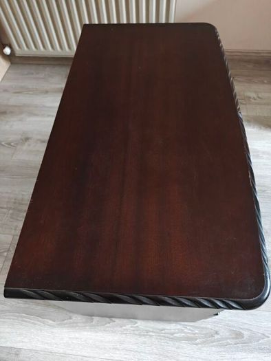 Vintage Mahogany-Style TV Stand / Media Cabinet (On Wheels)