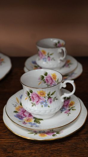 Regal Heritage Floral Bone China Tea Set (21 pcs)