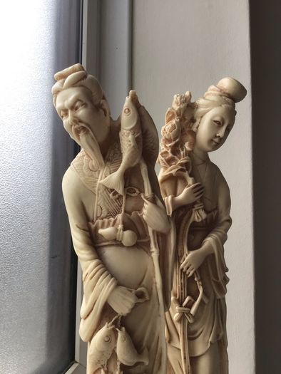 statues