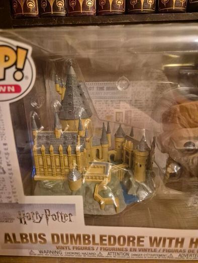 Funko Pop Town Albus Dumbledore with Hogwarts 27 (Mint & Unopened)