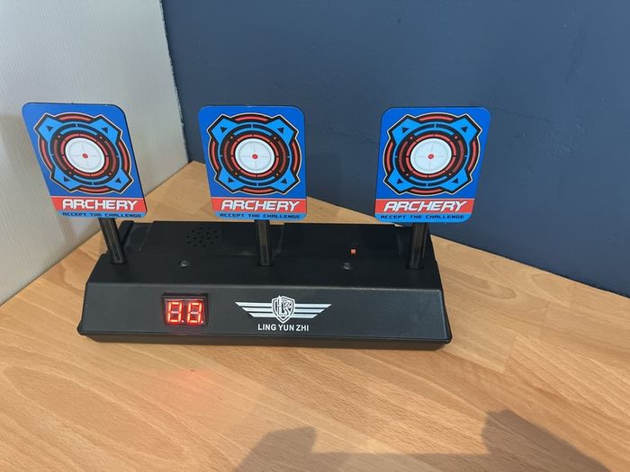 6 nerf guns, bullets and target