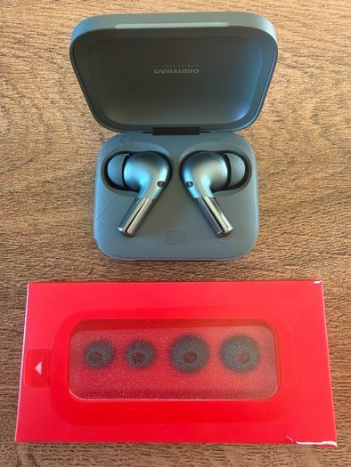 OnePlus 12 512GB Flowy Emerald  (Mint Condition) + Matching OnePlus Buds Pro - Complete Bundle!