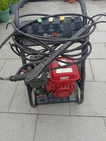 Stan Werk power washer 6.5 HP 2200 PSI in excellent working condition. Ready to use. 6 metres pressure washer hose with gun.