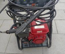Stan Werk power washer 6.5 HP 2200 PSI in excellent working condition. Ready to use. 6 metres pressure washer hose with gun.