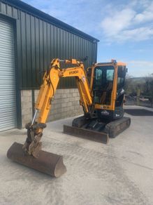 Hyundai 2.7 tonne not 3 tonne digger