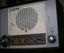 Antique Phillips Radio  In working order