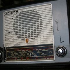 Antique Phillips Radio  In working order