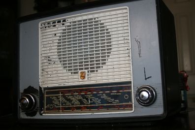 Antique Phillips Radio  In working order