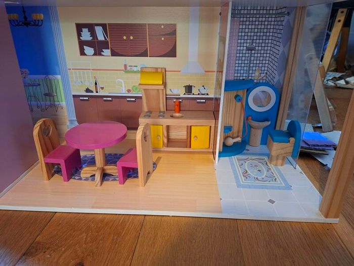 Large doll's house