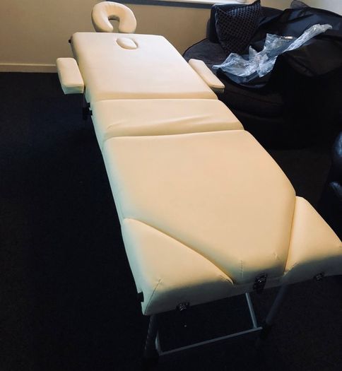 Portable Massage Bed Table - 3-Section Aluminium Foldable Beauty Couch for Reiki Therapy Treatment Salon Healing - Metal Headrest Support/with Carry Bag (FREE SHIPPING)