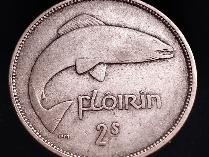 #868 - Ireland - 1933 - Florin - Silver - KM.7
