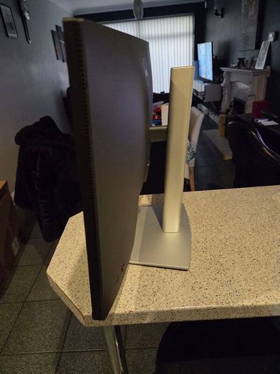 Dell 27 4k USB-C Hub monitor P2723QE