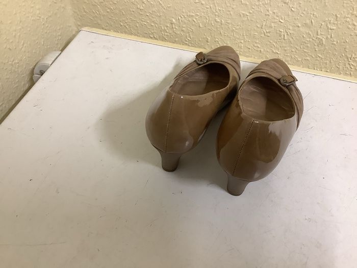 Ladies shoes