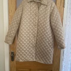 Ladies Cream Classic Diamond quilted pattern