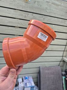 Corner piece drain pipe