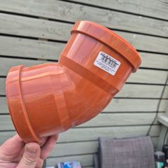 Corner piece drain pipe