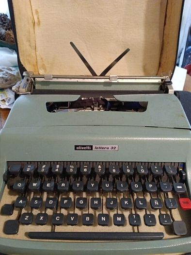 Olivetti Lettera 32